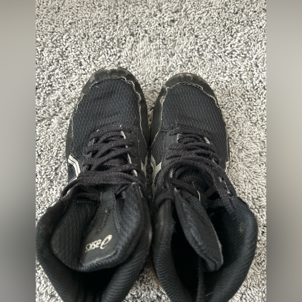 Size 2 wrestling shoe